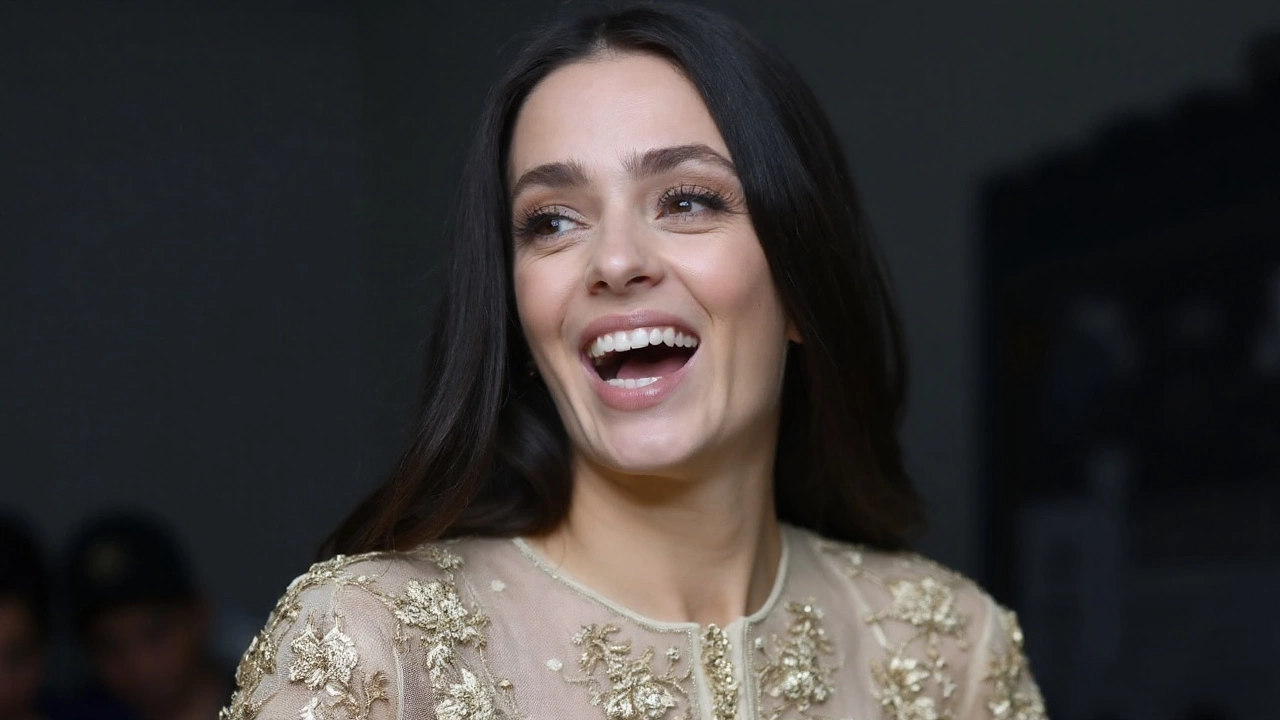 Rosalía impone la blusa victoriana en el Bernabéu: la prenda que manda en otoño 2025